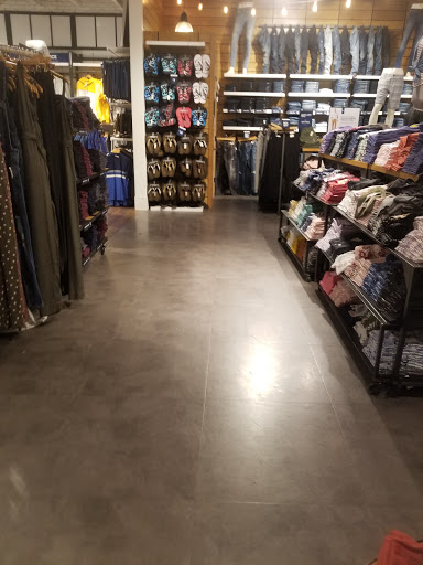 Clothing Store «Aéropostale», reviews and photos, 200 Baychester Ave, Bronx, NY 10475, USA