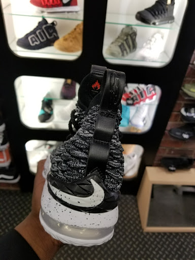 Shoe Store «VILLA, Join the Movement», reviews and photos, 605 N Market St, Wilmington, DE 19801, USA