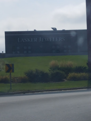 Jewelry Store «Lasker Jewelers Eau Claire, WI», reviews and photos, 3705 S Oakwood Mall Dr, Eau Claire, WI 54701, USA