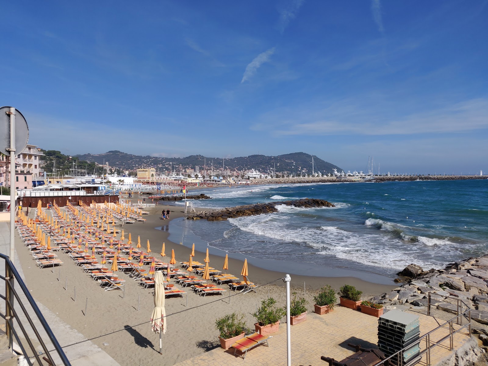 Photo de Spiaggia Conca d'Oro partiellement zone de villégiature