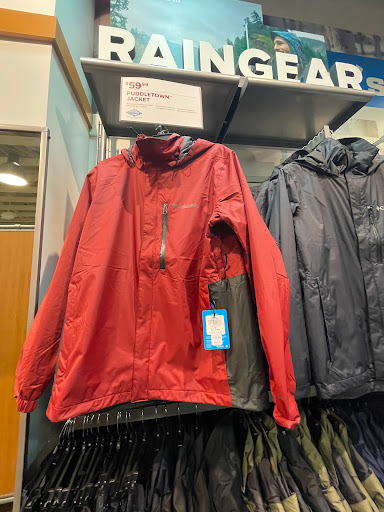 Sportswear Store «Columbia Sportswear Outlet Store at Lighthouse Place Premium Outlets», reviews and photos, 1710 Lighthouse Pl, Michigan City, IN 46360, USA