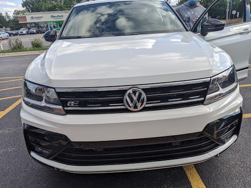 Volkswagen Dealer «Pugi Volkswagen», reviews and photos, 2020 Ogden Ave, Downers Grove, IL 60515, USA