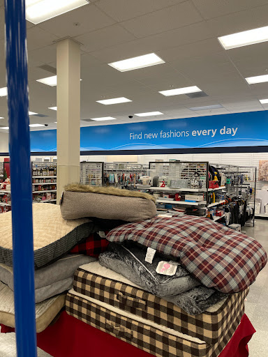 Clothing Store «Ross Dress for Less», reviews and photos, 1030 N Rengstorff Ave, Mountain View, CA 94043, USA