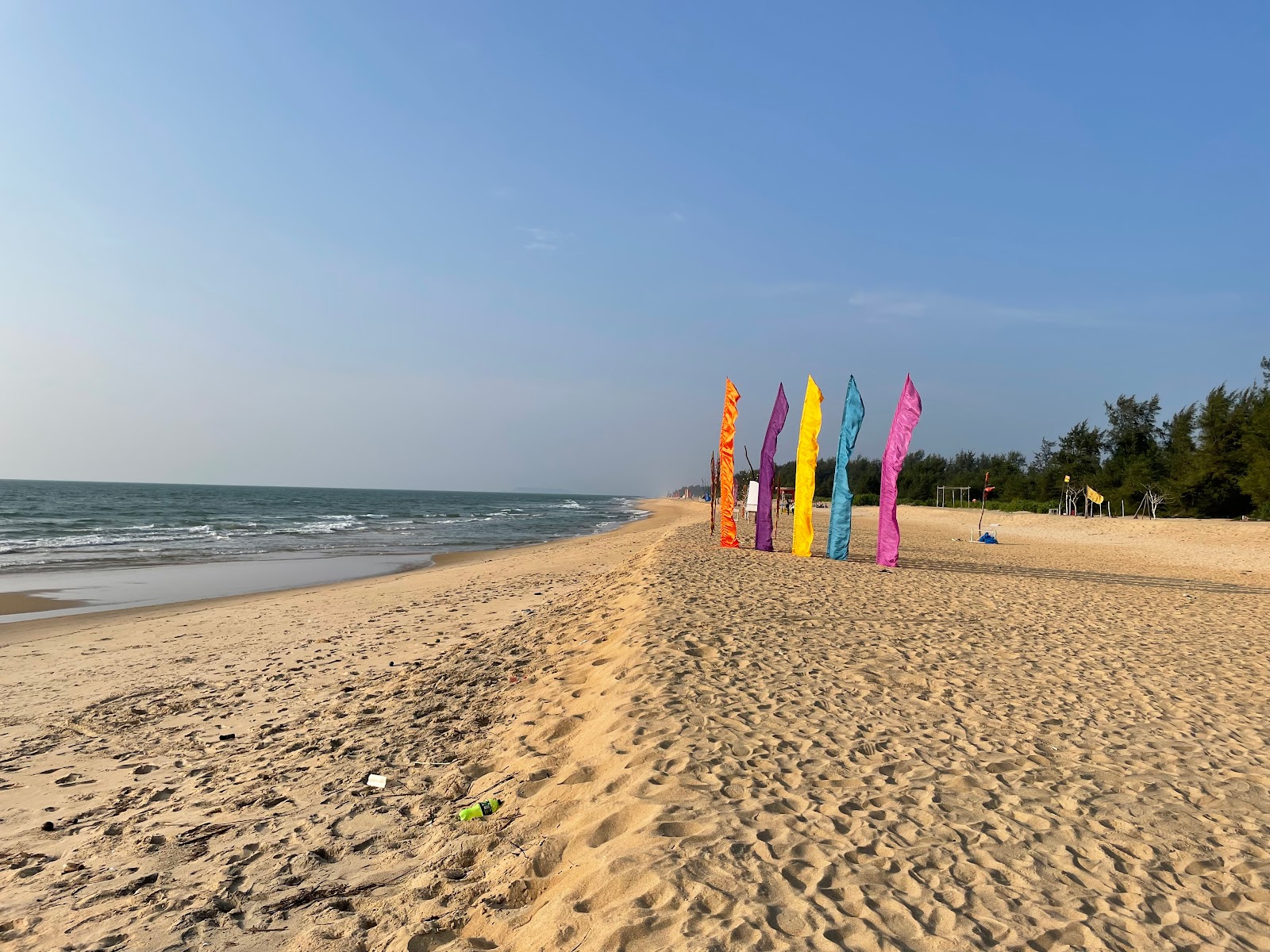 Φωτογραφία του Apsarakonda Beach με τυρκουάζ νερό επιφάνεια