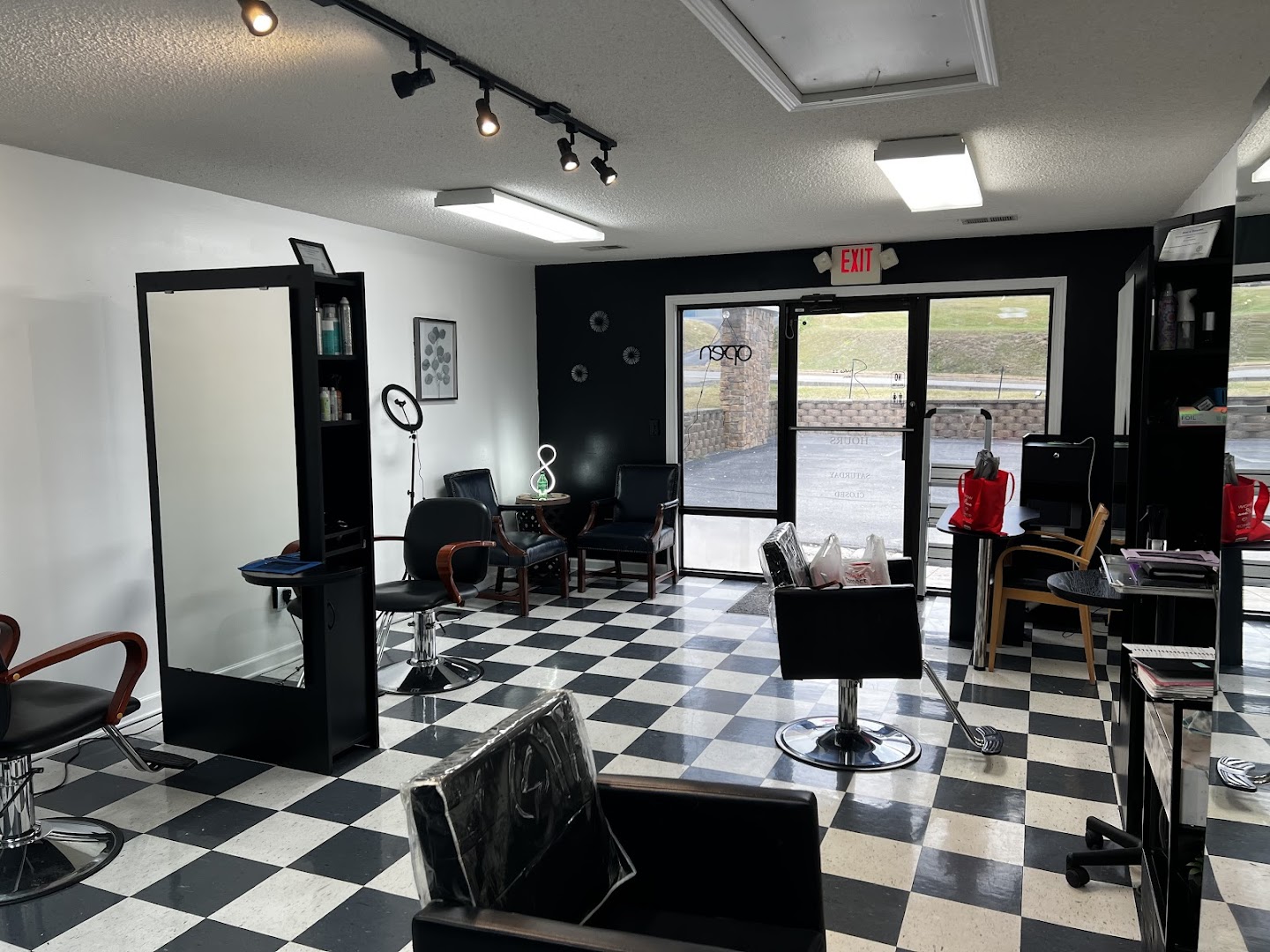 Studio 11 Salon