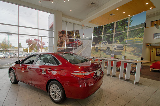 Toyota Dealer «Lithia Toyota of Springfield», reviews and photos, 163 S 9th St, Springfield, OR 97477, USA