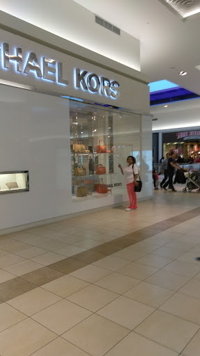 Shopping Mall «Fashion Outlets of Chicago», reviews and photos, 5220 Fashion Outlets Way, Rosemont, IL 60018, USA