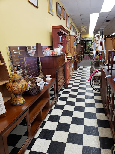 Used Furniture Store «New & Again Consignment Furniture Gallery», reviews and photos, 210 S School St, Lodi, CA 95240, USA