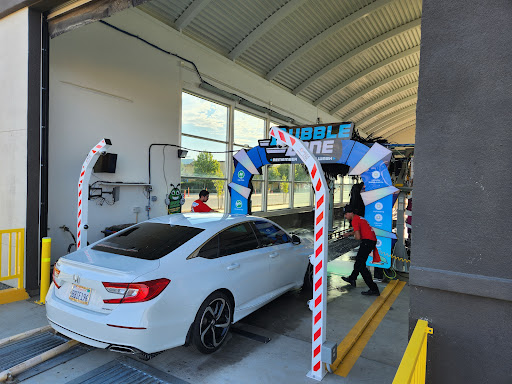 Bubble Zone Car Wash en Visalia