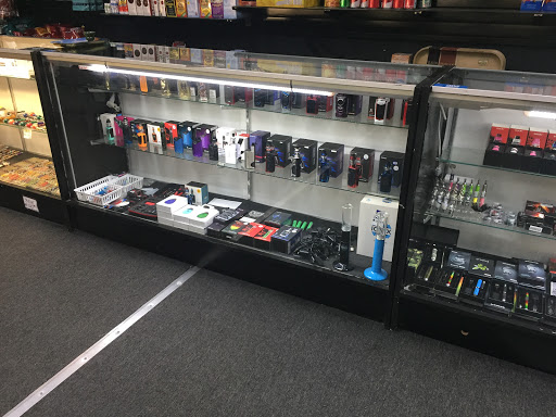 Tobacco Shop «Relax Smoke Shop», reviews and photos, 6 W 39th St, Kansas City, MO 64111, USA