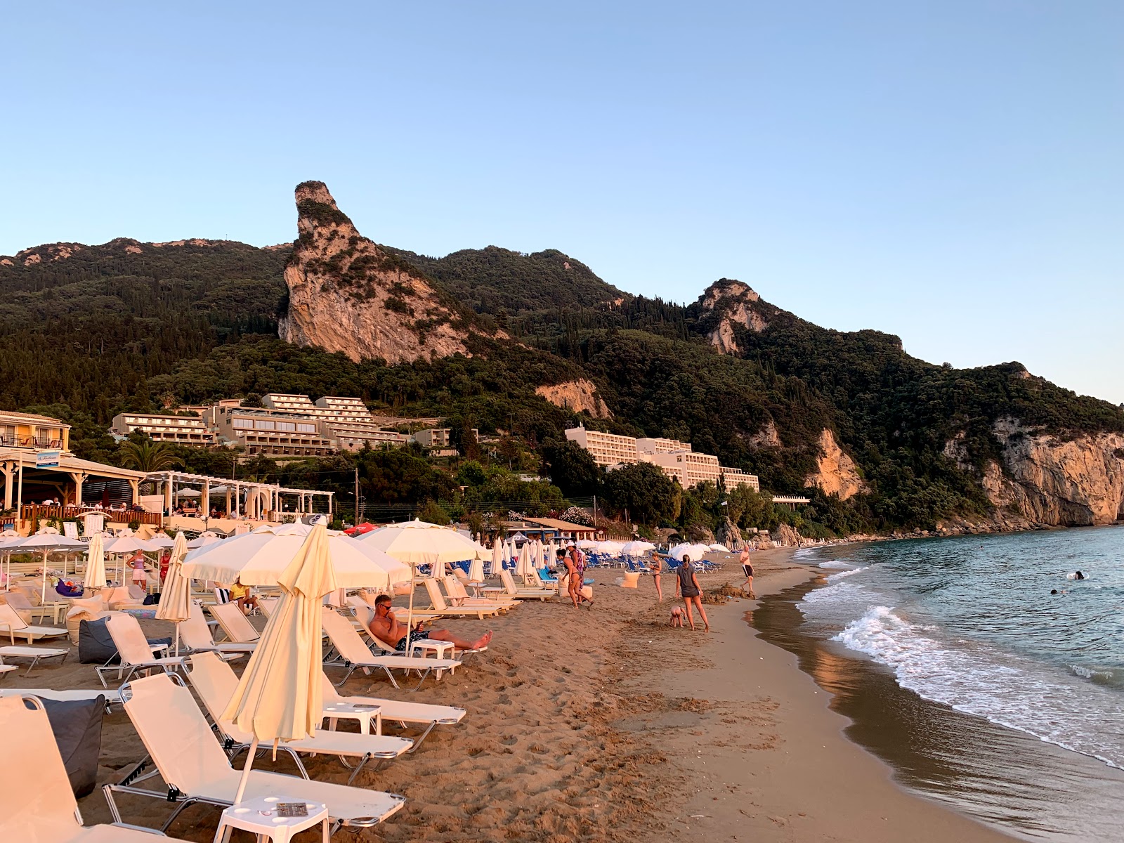 Foto von Agios Gordios Strand - beliebter Ort unter Entspannungskennern