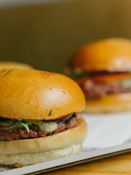 Photo n°98 de ROOMIES ETIENNE MARCEL - Burger Paris à Paris ()