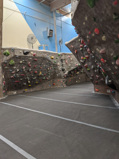 Rock Climbing Gym «Hangar 18 Indoor Climbing Gym - East Riverside», reviews and photos, 2111 Iowa Ave, Riverside, CA 92507, USA