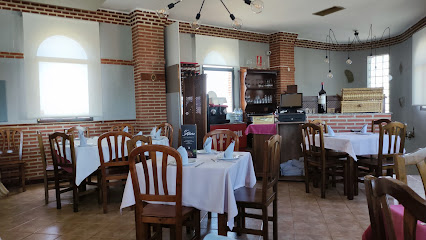 Restaurante El Albero - C. Mirasierra, 28950 Moraleja de Enmedio, Madrid, Spain