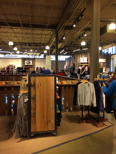 Clothing Store «L.L. Bean», reviews and photos, 340 Legacy Pl, Dedham, MA 02026, USA