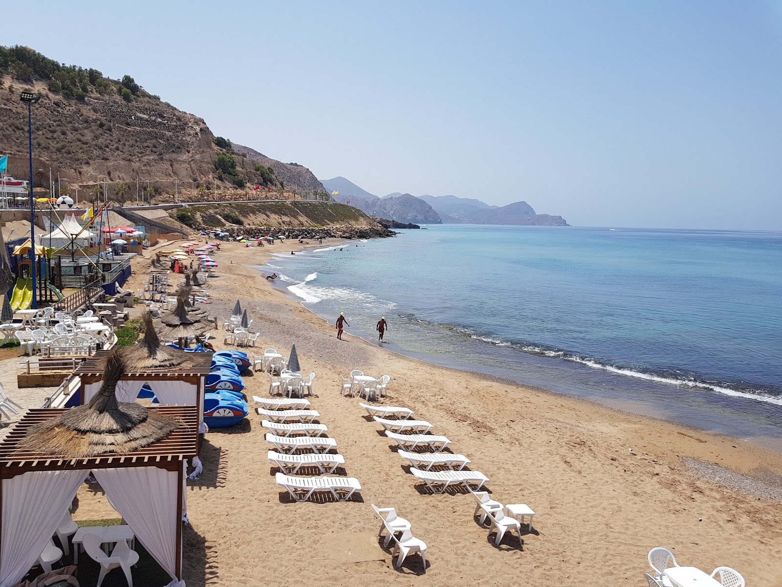 Foto di Corniche Sabadia II con una superficie del sabbia scura