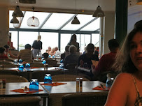 Atmosphère du Restaurant de fruits de mer La Criée du Tomahawk à Saint-Vaast-la-Hougue - n°3