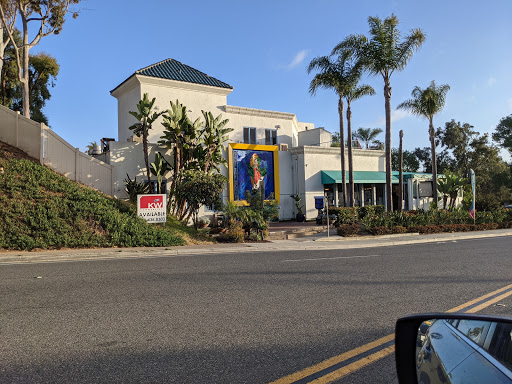 Shopping Mall «Moonlight Plaza Shopping Center», reviews and photos, 315 S Coast Hwy 101, Encinitas, CA 92024, USA