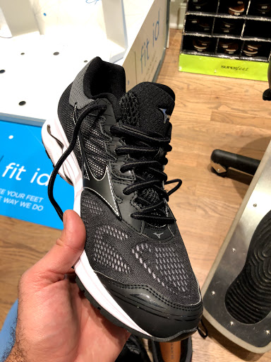 Sporting Goods Store «Fleet Feet Sports - Old Town», reviews and photos, 1620 N Wells St, Chicago, IL 60614, USA