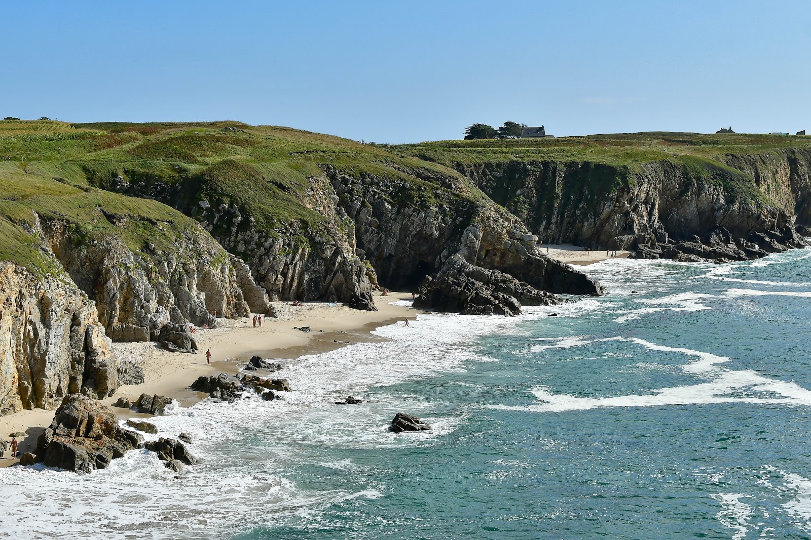 Photo de Plage des Charettes avec l'eau cristalline de surface