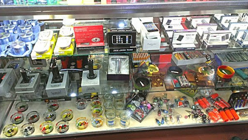 Tobacco Shop «Boston Smoke Shop», reviews and photos, 334 Newbury St, Boston, MA 02115, USA
