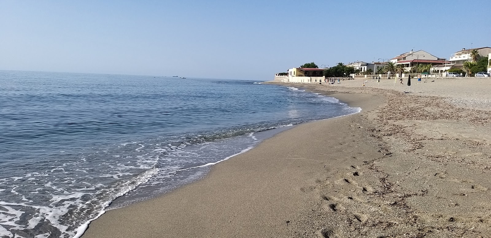 Spiaggia di Brancaleone的照片 带有蓝色的水表面