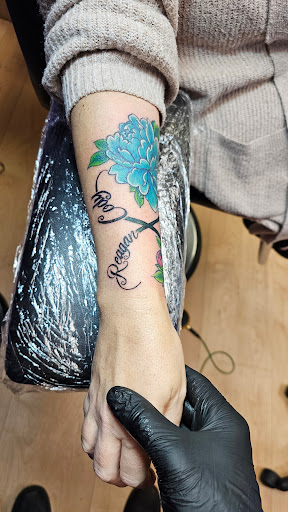 Explore upper leg tattoo ideas, creative tattoo ideas in Cambridge, available at Kappa Tattoo