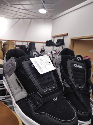 Clothing Store «Burlington Coat Factory», reviews and photos, 22331 Eureka Rd, Taylor, MI 48180, USA