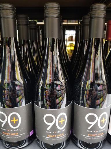 Liquor Store «Gold Crown Liquors Store», reviews and photos, 3425 N Clark St, Chicago, IL 60657, USA