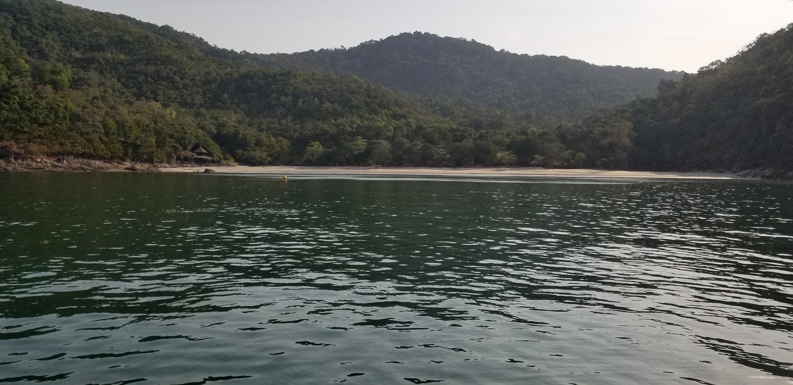Foto de Ao Kai Tao Beach con algo limpia nivel de limpieza