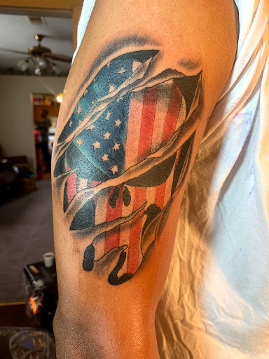 Tattoo Shop «Cross Roads Tattoo and Piercing», reviews and photos, 2070 Texas Ave, Bridge City, TX 77611, USA