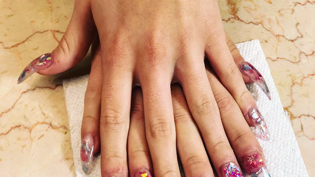 Lee nails Cape Cod Mall 02601