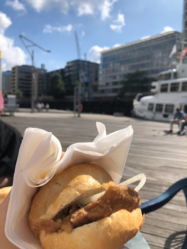 FISCHBRÖTCHEN Am Sandtorkai