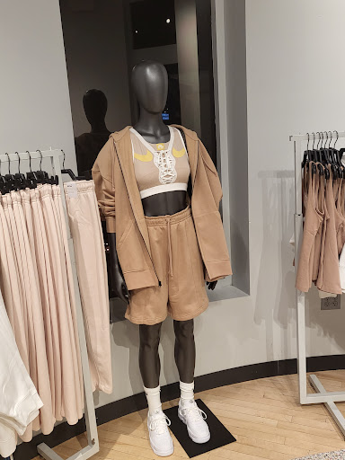 Clothing Store «Nike The Grove», reviews and photos, 189 The Grove Dr, Los Angeles, CA 90036, USA