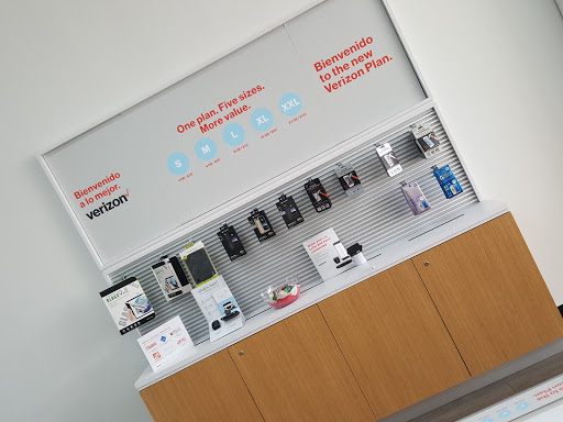 Cell Phone Store «Verizon Authorized Retailer - Your Wireless», reviews and photos, 1016 E Hebron Pkwy #120, Carrollton, TX 75010, USA
