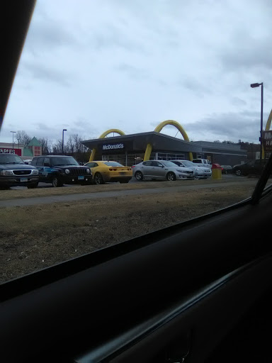 Shopping Mall «Berkshire Shopping Center», reviews and photos, 67 Newtown Rd, Danbury, CT 06810, USA