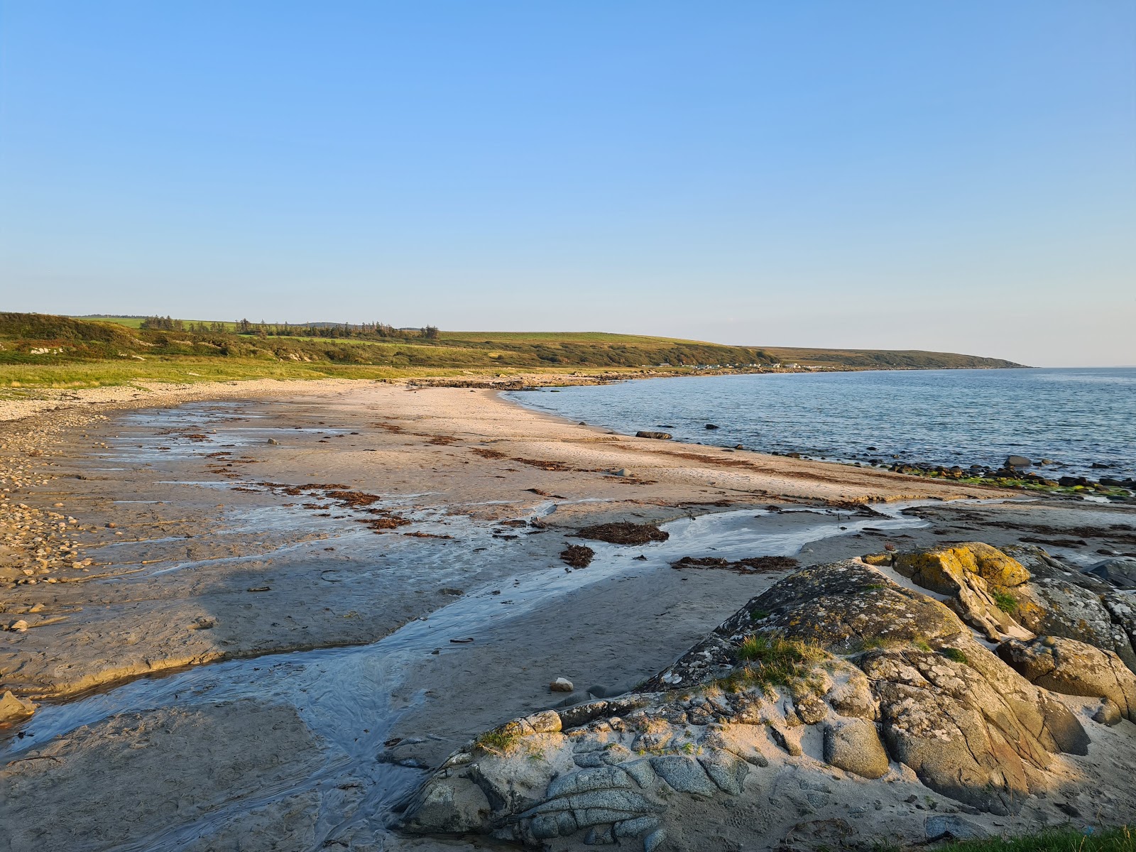 Foto von Port Ban Beach mit eine gerade küstenlinie