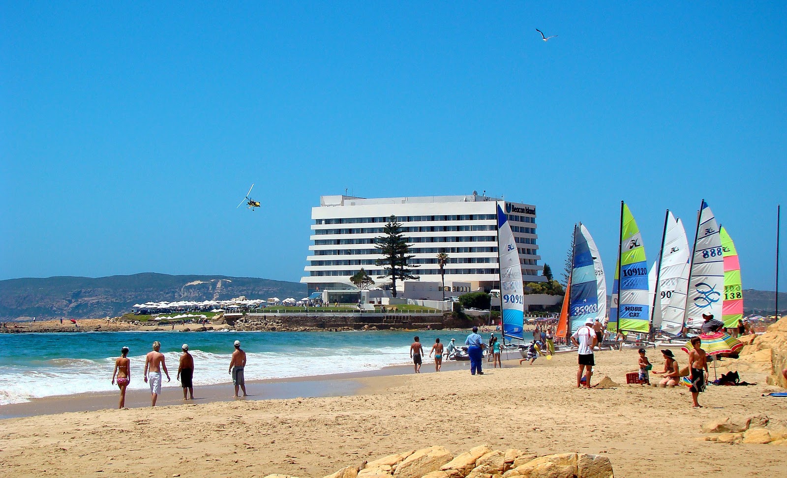 Foto di Hobie beach con una superficie del sabbia luminosa