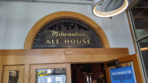 Bars to meet people in Milwaukee