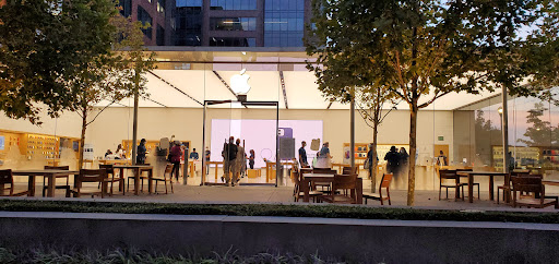 Apple Avalon, 8130 Avalon Blvd, Alpharetta, GA 30009, USA, 