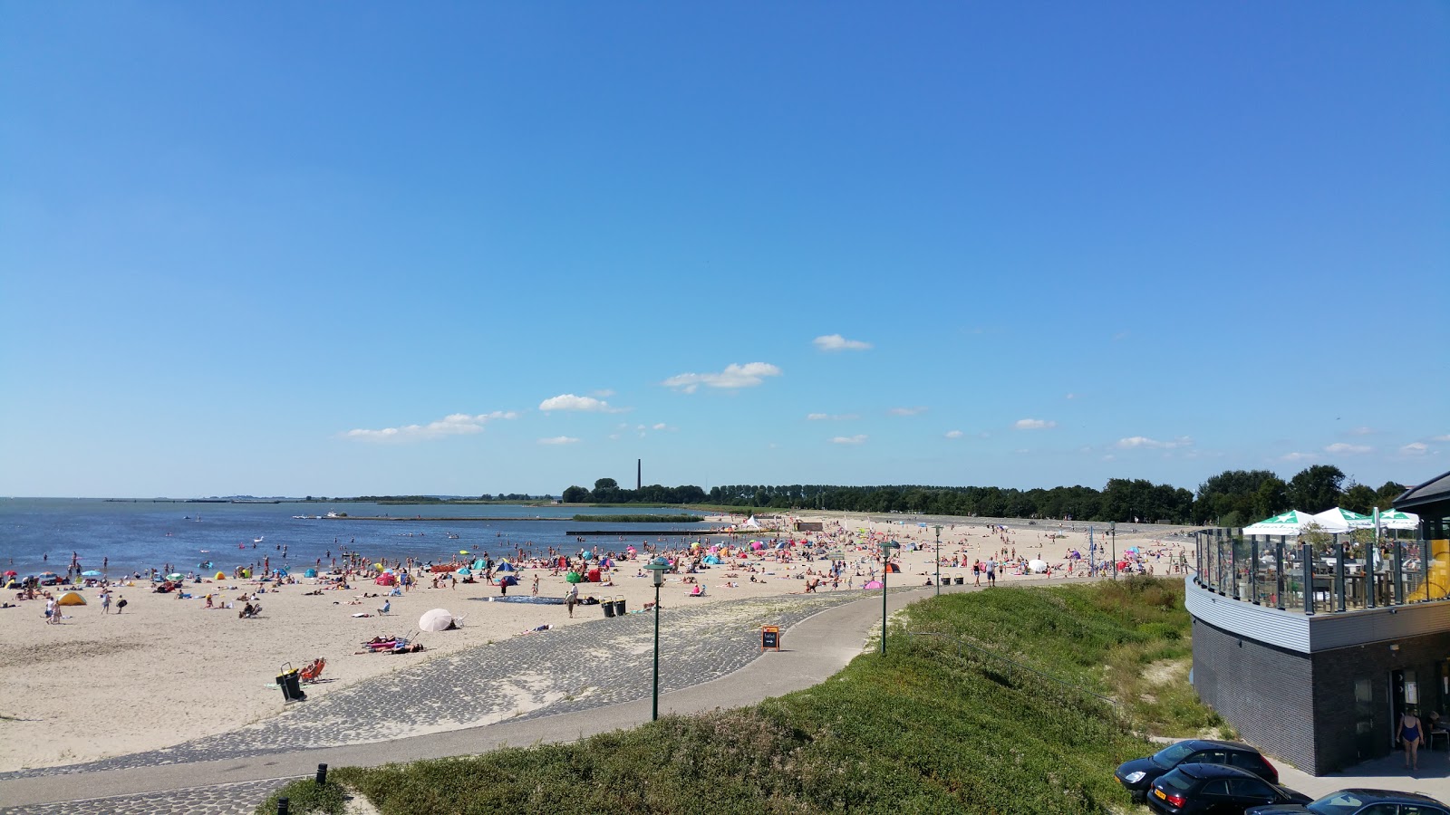 Fotografie cu Lemmer strand cu o suprafață de nisip strălucitor