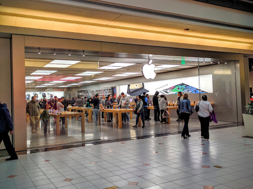Computer Store «Apple Solomon Pond Mall», reviews and photos, 601 Donald Lynch Blvd, Marlborough, MA 01752, USA