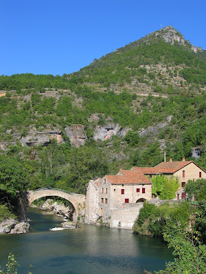 Parking Cantobre à Nant