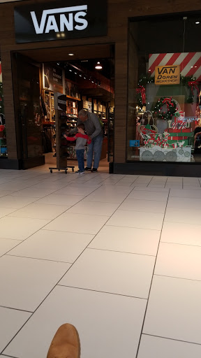 Shopping Mall «Deptford Mall», reviews and photos, 1750 Deptford Center Rd, Deptford Township, NJ 08096, USA