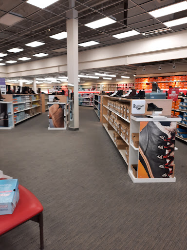 Shoe Store «Famous Footwear», reviews and photos, 1665 Olentangy River Rd, Columbus, OH 43212, USA