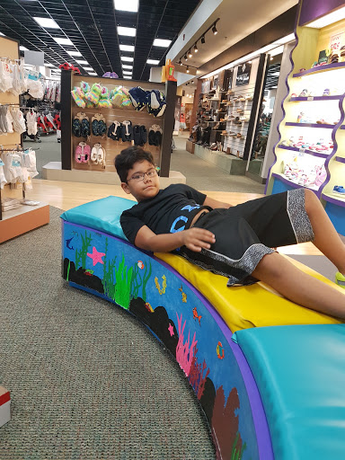 Shopping Mall «Shelton Square Shopping Center», reviews and photos, 897 Bridgeport Ave, Shelton, CT 06484, USA