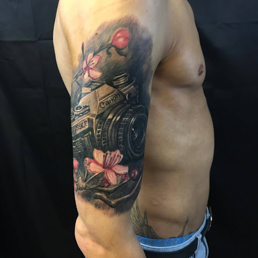 Tattoo Shop «Resurrection tattoo and fine art», reviews and photos, 6982 Whipple Ave NW, North Canton, OH 44720, USA