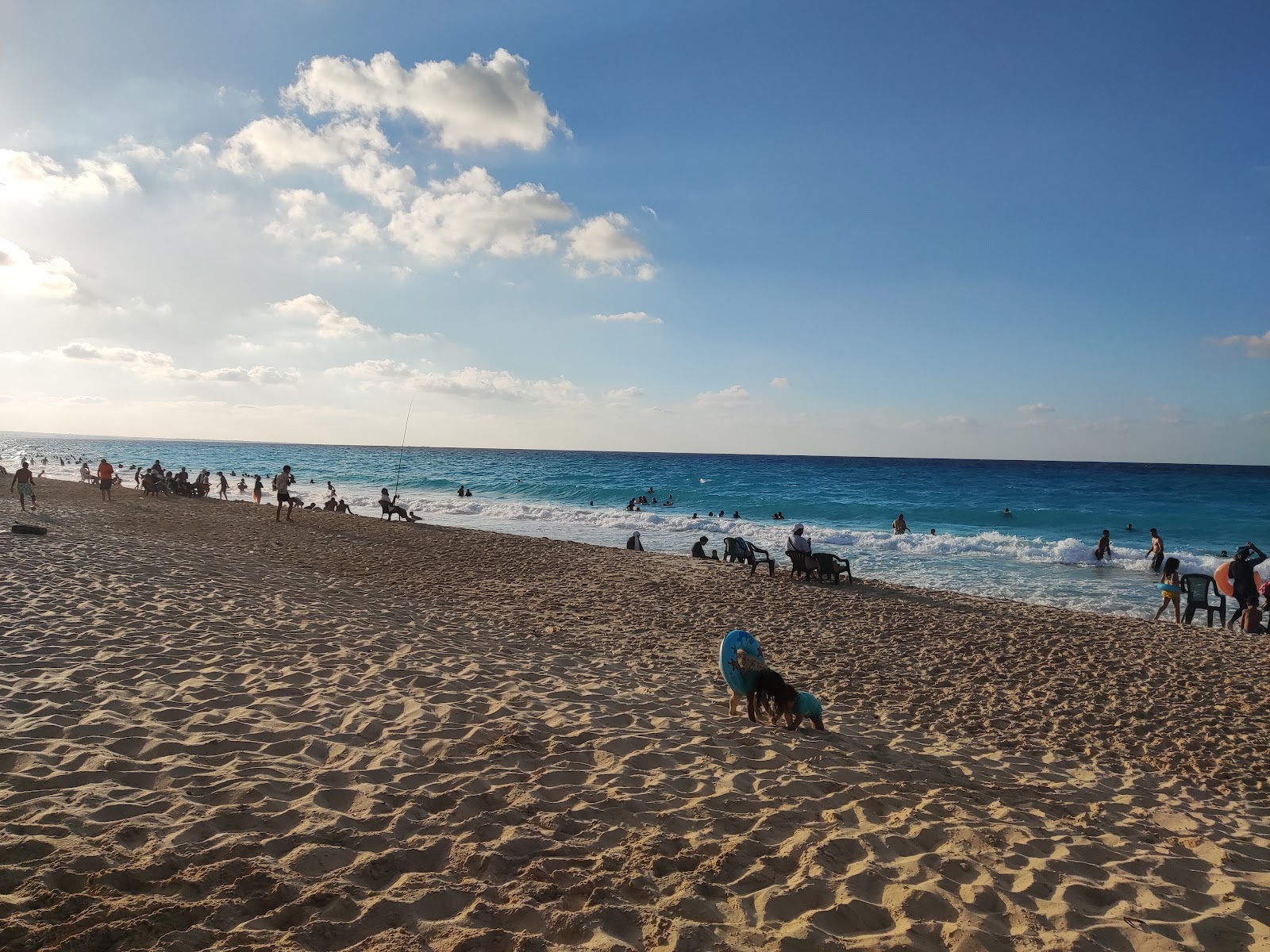 Fotografie cu Blue Sand beach cu plajă spațioasă