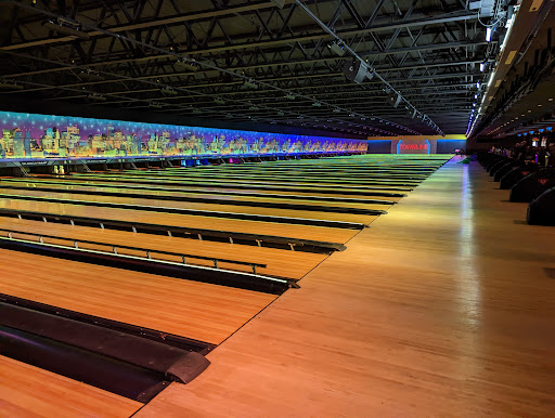 Bowling Alley «Town Line Luxury Lanes», reviews and photos, 665 Broadway, Malden, MA 02148, USA