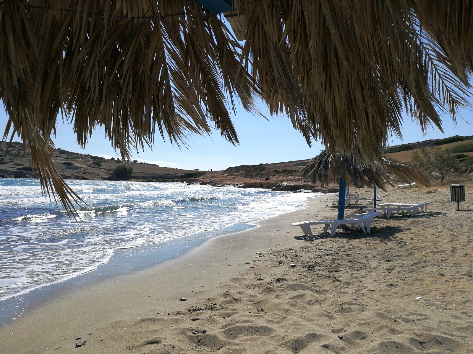 Foto de Almyros beach con parcialmente limpio nivel de limpieza